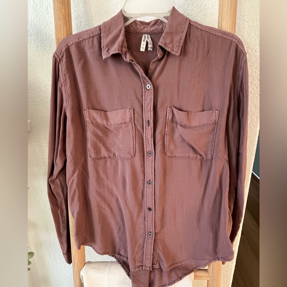 Miss mauve button down small